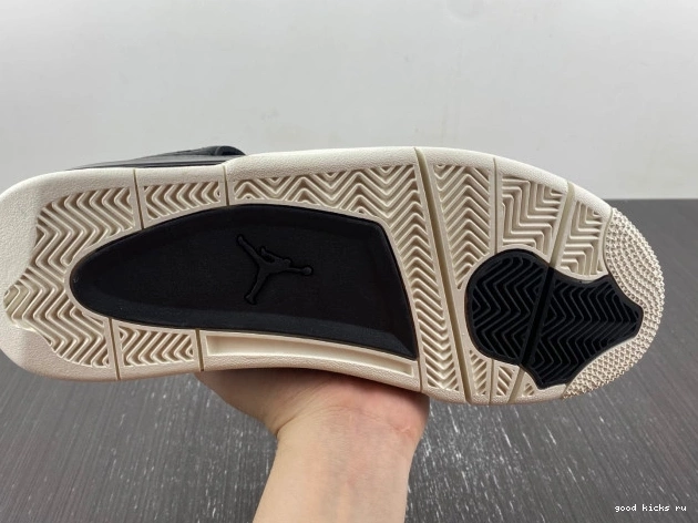 80% Off Sale Pony 4 Black Hair 819139-010 Retro Jordan 0711